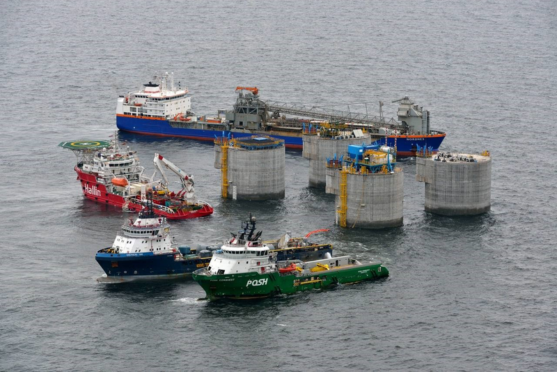 Illustration for article titled This 200,000-ton titan is now the largest oil rig in the world
